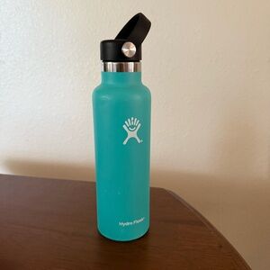 Hydro Flask Aqua Bottle with Black Lid